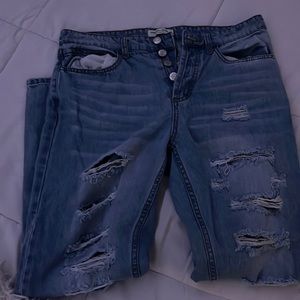I am selling button up ripped hammer jeans. In a size 7.